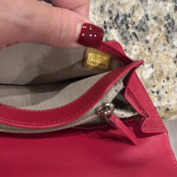 Dark Pink Chanel Wallet, Excellent condition. Cert. Posh HQ. Hologram intact - Picture 5 of 5